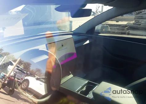 2025 Tesla Model 3 Long Range Rear-Wheel Drive/Standard z USA, uszkodzony, nr VIN 5YJ3E1EA1SF975942